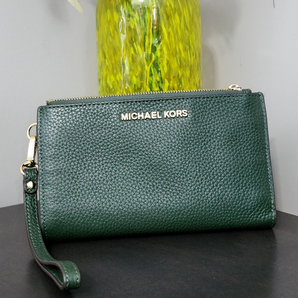 MICHAEL KORS (authentic) Cell phone Wallet !